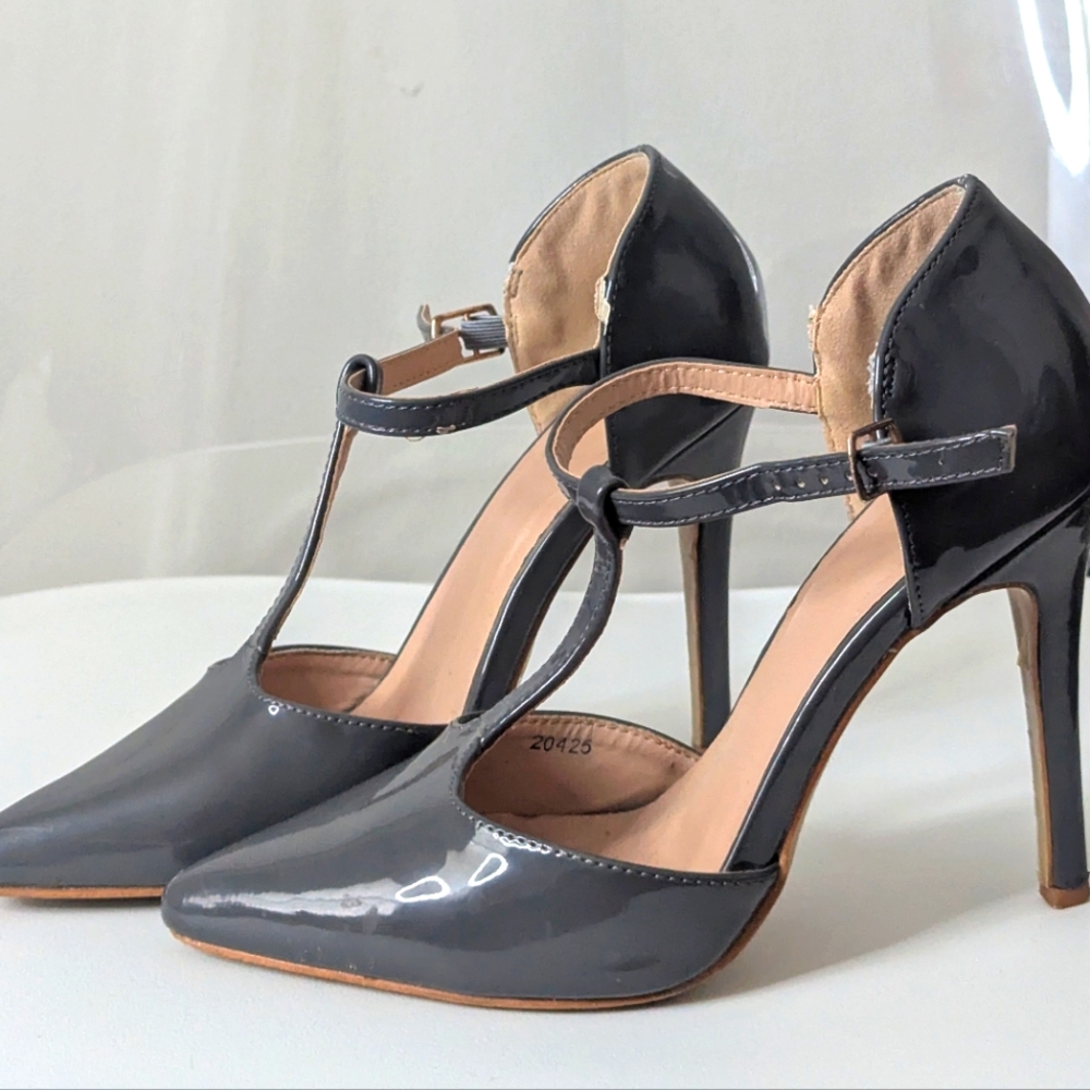 Journee Collection Heels